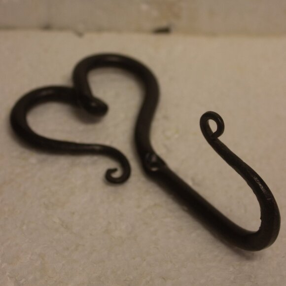 Metal Heart Shaped Wall Hook - Picture 1 of 4